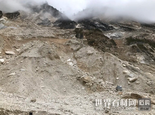 寶興縣二輕礦整改前